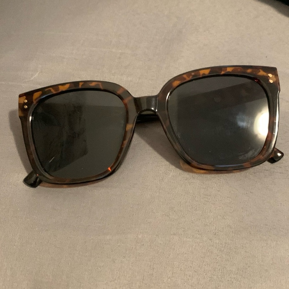Clearly basic sunglasses 🕶️